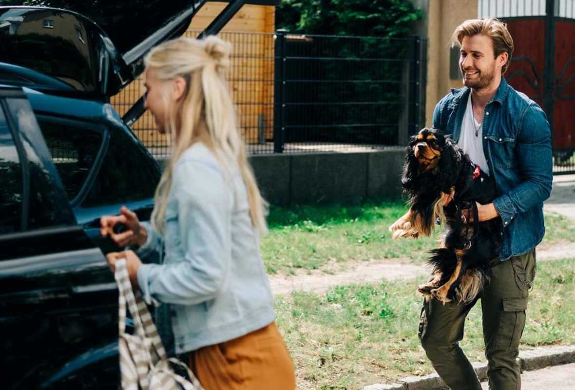 Man en vrouw met hond